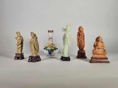 Ensemble de cinq sculptures asiatiques modernes : Bouddha (H : 13 cm) 