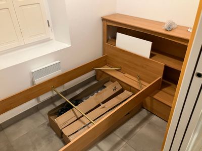 Lit d'appoint et tête de lit étagère en stratifié faux bois …