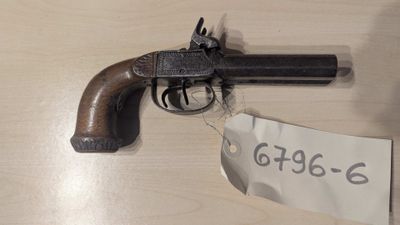 Pistolet à percussion, double canon en table, carcasse, coff…