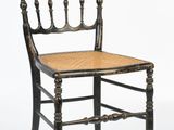 chaise en bois et en rotin, avec une assise en bois et en rotin