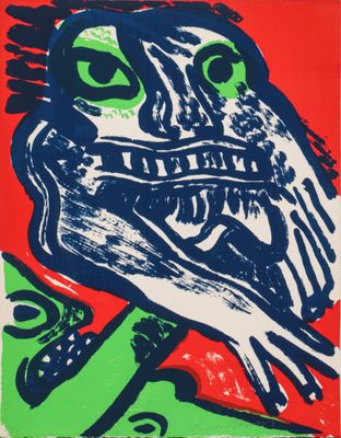 un tableau représentant un hibou aux yeux verts sur fond rouge