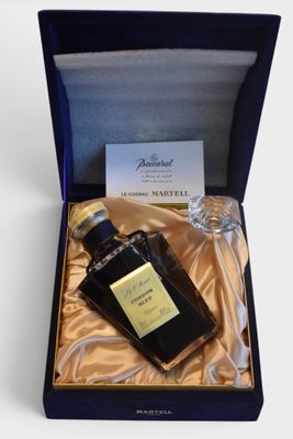an image of a bottle of perfume sitting in a box