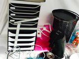 plusieurs objets posés ensemble sur une table