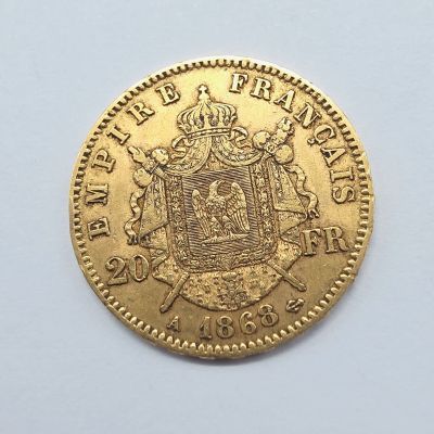 l'image d'une pièce d'or sur laquelle figurent des armoiries