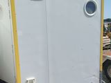 an image of a white and yellow container on a trailer