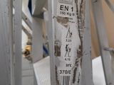 gros plan d'une machine sur laquelle figure une étiquette
