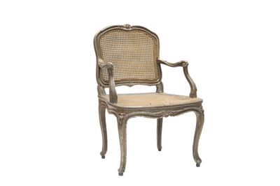 Fauteuil à fond de canne et dossier droit en bois mouluré et…