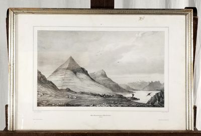 une photo d'une photo représentant une montagne, dans un cadre