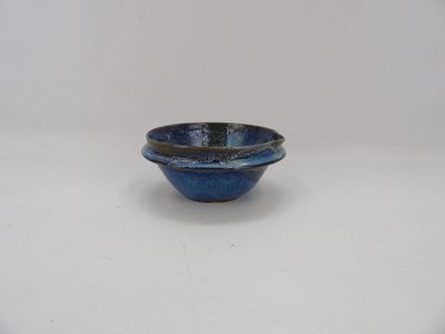 Grande coupe en céramique à glaçure bleu.