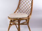 une image représentant une chaise sur laquelle est posé un coussin
