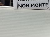 a sign that says no teste / non monte on a piece of paper