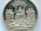 l'image d'une pièce d'argent sur laquelle figure une femme allongée par terre