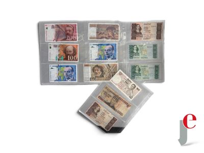 une photo d'un portefeuille contenant beaucoup d'argent