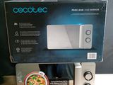 packaging of a microwave with a bowl of soup inside of it