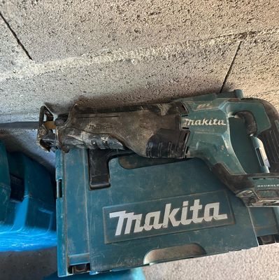 a cordless drill sitting on top of a blue box