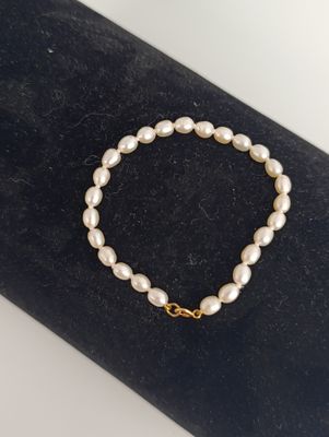 BRACELET de perles naturelles de forme poire et fermoir en o…