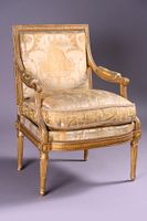 Fauteuil à dossier carré en bois mouluré, sculpté et doré à …