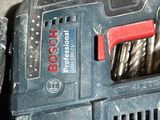 a picture of a cordless drill that is sitting on the ground