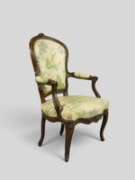 Fauteuil cabriolet en bois mouluré, sculpté et patiné, dossi… (photo 4)