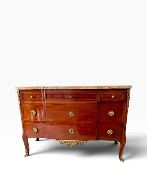 commode ancienne avec dessus en marbre et poignées en laiton