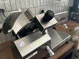 a machine that is sitting on a counter in a kitchen