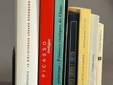 un grand nombre de livres empilés les uns sur les autres