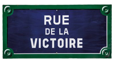 blue and white street sign with the words rue de la victoria written on it