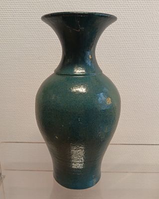 ACCOLAY Grand vase balustre en faïence émaillée verte