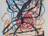 dessin réalisé au crayon de couleur sur une feuille blanche