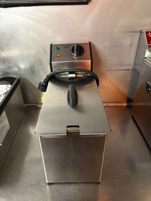 a fryer that is sitting on a counter in a kitchen