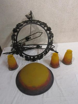 304.55 - MULLER, LUSTRE COMPRENANT UNE VASQUE + TROIS TULIPE…