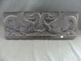 grille de cheminée ancienne en fonte, ornée de deux éléphants et d'un dragon