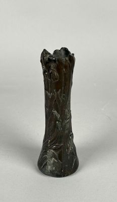 Vase soliflore en régule à motif fleur d'iris