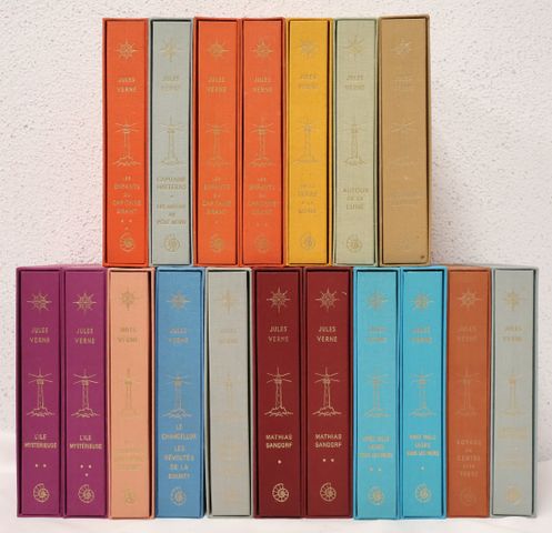 VERNE Jules : Œuvres : 18 volumes in-4 brochés sous emboitage. Ma...