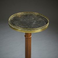 Guéridon tripode en acajou et placage d’acajou (légers chocs… (photo 2)