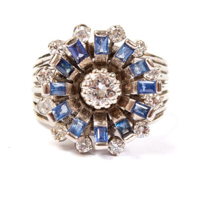 Bague corolle En or blanc 18K (750) sertie d'un diamant tail…