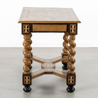 Table d'appoint baroque flamande, en noyer, richement décoré… (photo 6)