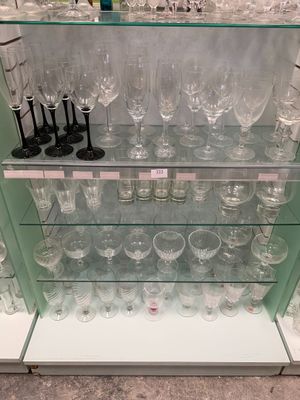 Lot de verrerie : services de verres et divers