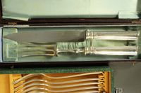 Lot d'argenterie comprenant : Coffret de douze cuillères, do… (photo 3)