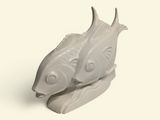 deux sculptures de poissons posées l'une sur l'autre