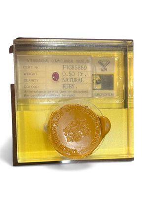 Rubis ovale sous scellé pesant 0.