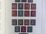 une photo d'une photo d'un livre avec des timbres