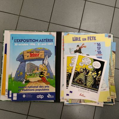 Pochette de posters, impressions et affiches publicitaires d…