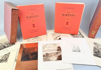 plusieurs livres sont empilés sur une table