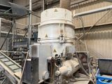 une machine qui se trouve à l'intérieur d'un bâtiment