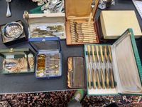 Ensemble en métal argenté comprenant fourchettes à huitre, c…