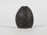 l'image d'un objet en forme d'œuf posé sur une surface blanche