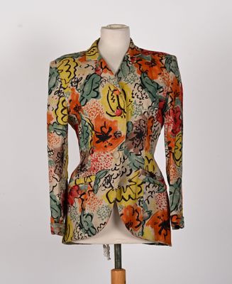une veste florale orange et verte sur un mannequin mannequin