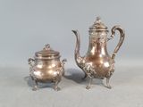 paire de théières et soucoupes anciennes en métal argenté