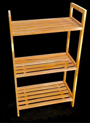 une étagère en bois comportant deux tablettes
